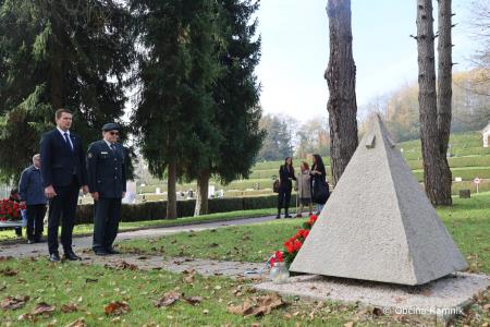 Ob 1. novembru smo se s polaganjem cvetja poklonili žrtvam vojn (12)